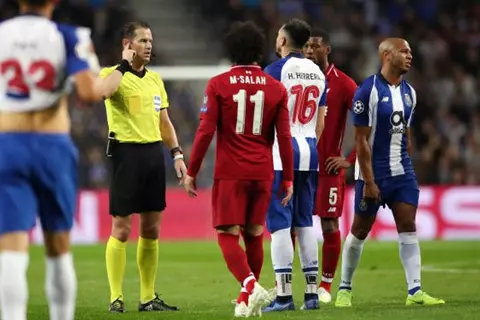 حكم قمة بيراميدز والأهلي.. شاهد على إنجازات صلاح وتألق رونالدو وحسرة ميسي